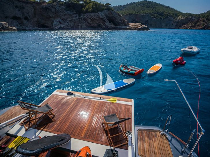 ALVIUM Ferretti Custom Line 106 - beach club and water toys ALVIUM Ferretti Custom Line 106 - beach club and water toys