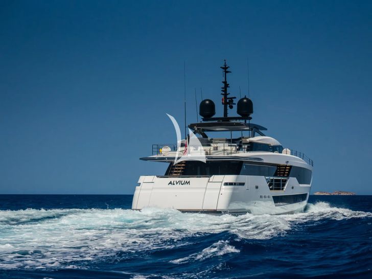 ALVIUM Ferretti Custom Line 106 - cruising aft shot ALVIUM Ferretti Custom Line 106 - cruising aft shot
