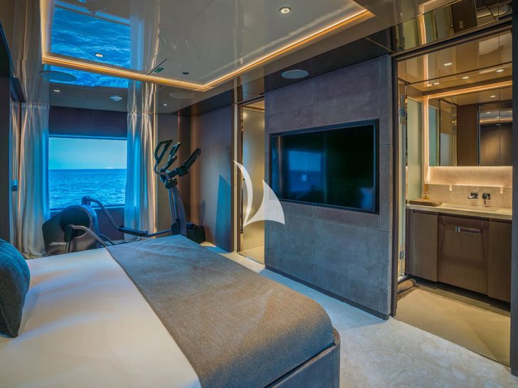ALVIUM Ferretti Custom Line 106 - master cabin bed and TV ALVIUM Ferretti Custom Line 106 - master cabin bed and TV