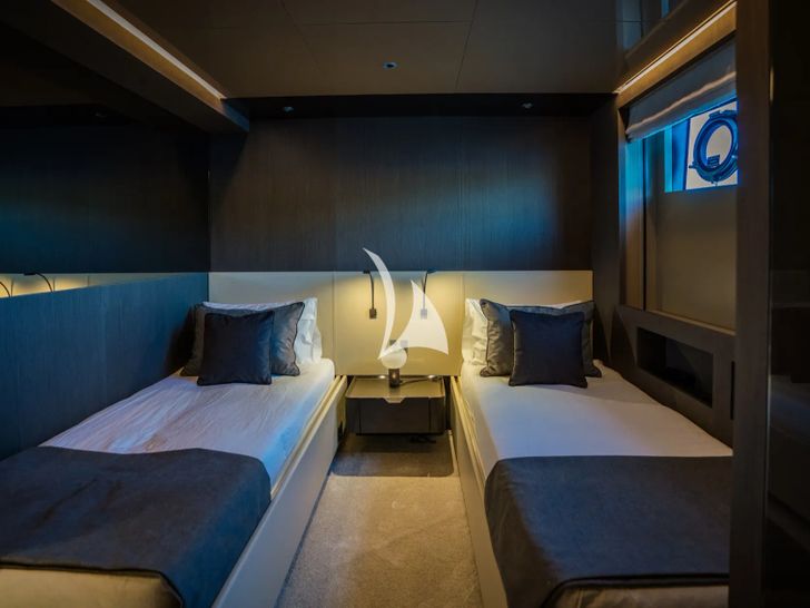 ALVIUM Ferretti Custom Line 106 - twin cabin 1 ALVIUM Ferretti Custom Line 106 - twin cabin 1