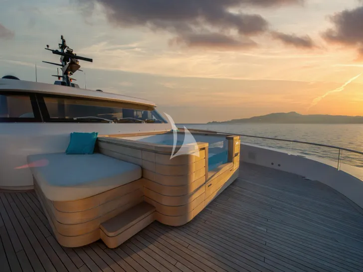 A.M Sanlorenzo SD96 - foredeck jacuzzi A.M Sanlorenzo SD96 - foredeck jacuzzi