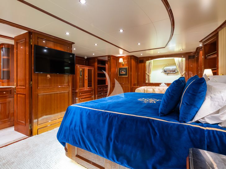 AMADEA Benetti Classic 115 VIP cabin bed with TV AMADEA Benetti Classic 115 VIP cabin bed with TV