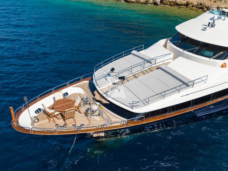 AMADEA Benetti Classic 115 foredeck