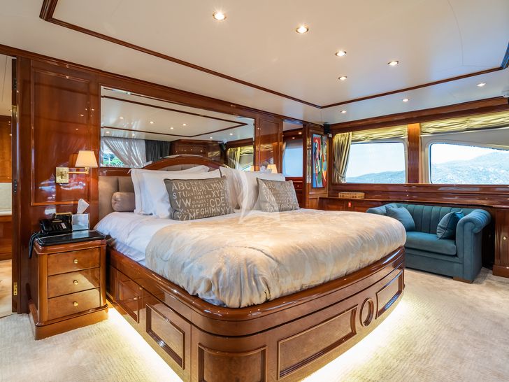 AMADEA Benetti Classic 115 master cabin bed AMADEA Benetti Classic 115 master cabin bed