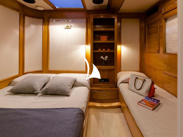 AMADEUS Dynamique 110 - double cabin with single bed AMADEUS Dynamique 110 - double cabin with single bed