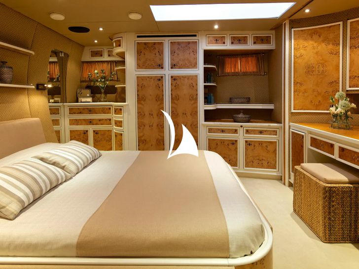 AMADEUS Dynamique 110 - master cabin AMADEUS Dynamique 110 - master cabin