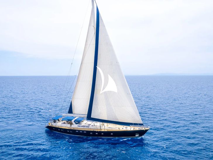 AMADEUS Dynamique 110 - sailing AMADEUS Dynamique 110 - sailing