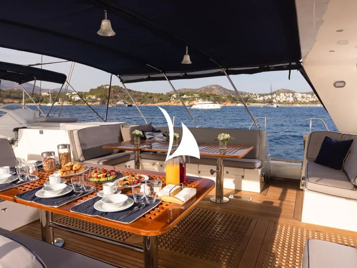 AMADEUS Dynamique 110 - upper deck seating and dining AMADEUS Dynamique 110 - upper deck seating and dining