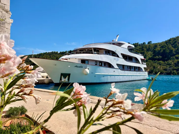 AMALIA Custom Motor Yacht 39m - side view AMALIA Custom Motor Yacht 39m - side view