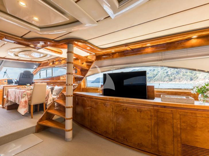 AMANI Astondoa 72 - saloon TV AMANI Astondoa 72 - saloon TV