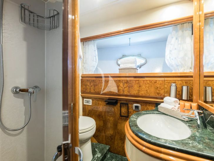 AMANI Astondoa 72 - twin cabin 2 bathroom AMANI Astondoa 72 - twin cabin 2 bathroom