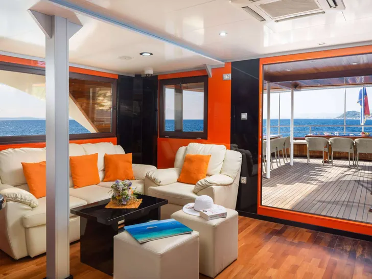 AMALIA Custom Motor Yacht 39m - interior salon AMALIA Custom Motor Yacht 39m - interior salon