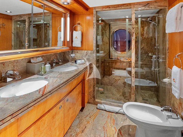 AMICA MEA Hakvoort 152 - VIP cabin 1 bathroom AMICA MEA Hakvoort 152 - VIP cabin 1 bathroom