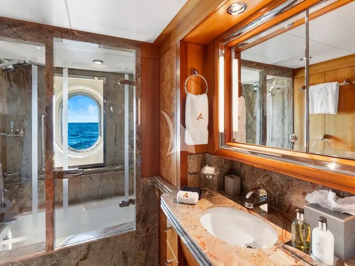 AMICA MEA Hakvoort 152 - VIP cabin 3 bathroom AMICA MEA Hakvoort 152 - VIP cabin 3 bathroom
