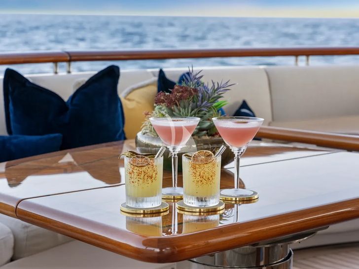 AMICA MEA Hakvoort 152 - cocktail AMICA MEA Hakvoort 152 - cocktail