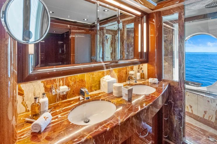 Charter Yacht AMICA MEA - Hakvoort 152 - 5 Cabins - St Martin - St Barths - Leewards - Caribbean