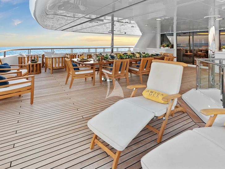 AMICA MEA Hakvoort 152 - sky deck aft AMICA MEA Hakvoort 152 - sky deck aft