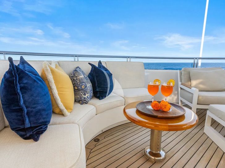 AMICA MEA Hakvoort 152 - sun deck lounge AMICA MEA Hakvoort 152 - sun deck lounge