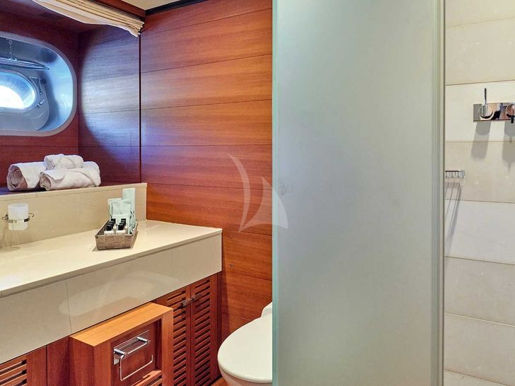 AMICI PER SEMPRE Baglietto 34m - VIP cabin bathroom AMICI PER SEMPRE Baglietto 34m - VIP cabin bathroom