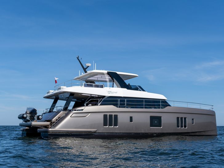 AMILEO Sunreef 70 - main profile AMILEO Sunreef 70 - main profile