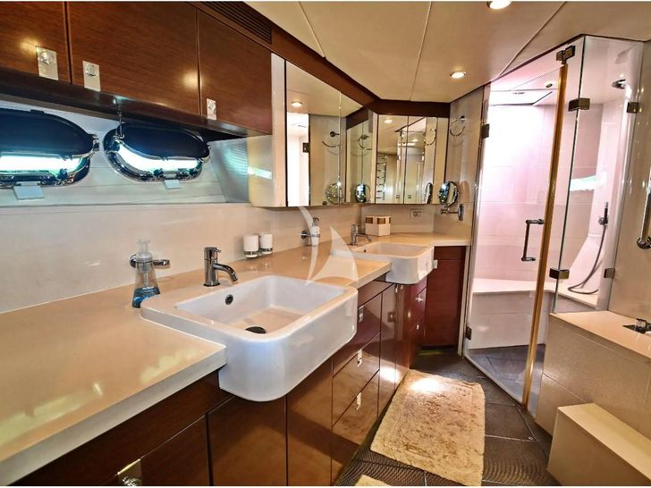 AMMONITE Nordhavn Custom 23m VIP cabin 1 bathroom AMMONITE Nordhavn Custom 23m VIP cabin 1 bathroom