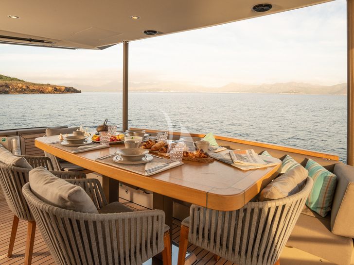 AMMONITE Numarine 78 aft dining AMMONITE Numarine 78 aft dining