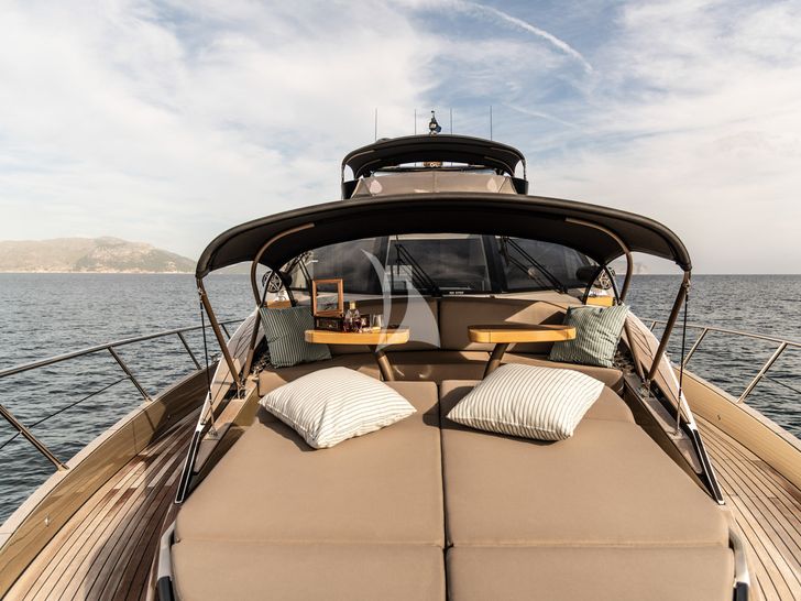 AMMONITE Numarine 78 foredeck AMMONITE Numarine 78 foredeck