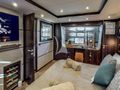 AMMONITE Numarine 78 master cabin bed with TV AMMONITE Numarine 78 master cabin bed with TV