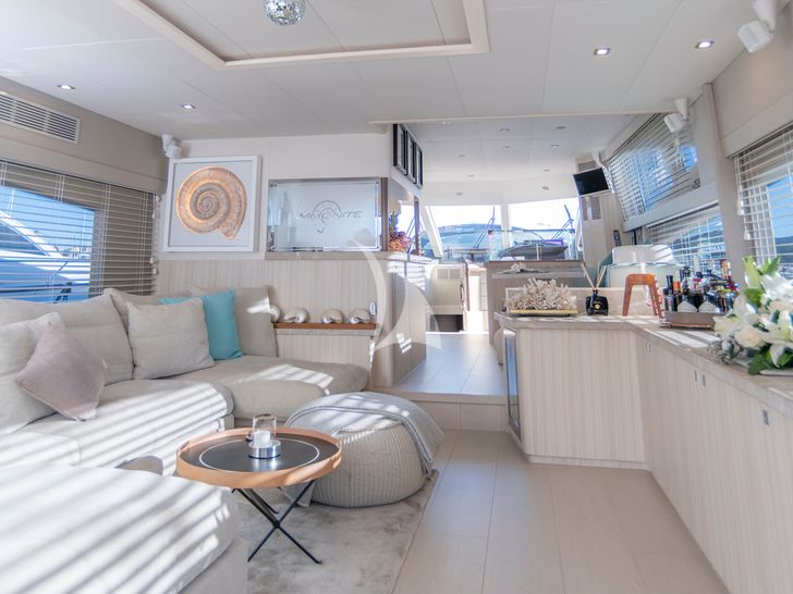 AMMONITE Numarine 78 saloon seating area AMMONITE Numarine 78 saloon seating area