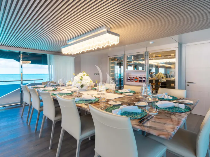 AMORE Numarine 37 XP - main dining area AMORE Numarine 37 XP - main dining area