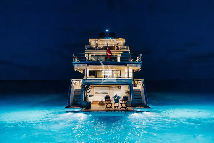 Charter Yacht AMORE - Numarine 37 XP - 6 Cabins - Nassau - Exumas - Bahamas