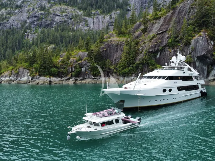 AMORE Christensen 157 - anchored AMORE Christensen 157 - anchored