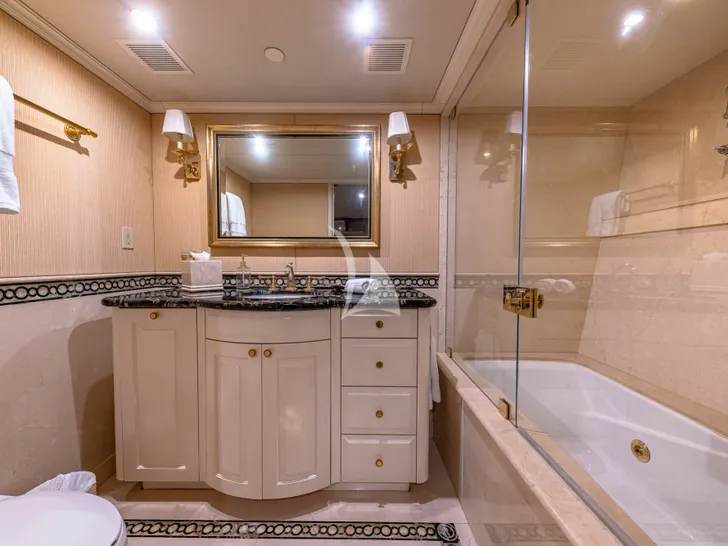 AMORE Christensen 157 - double cabin bathroom AMORE Christensen 157 - double cabin bathroom