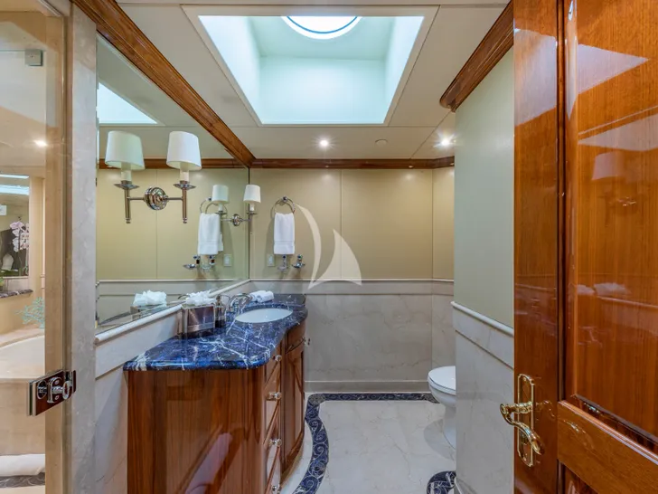 AMORE Christensen 157 - master cabin bathroom AMORE Christensen 157 - master cabin bathroom