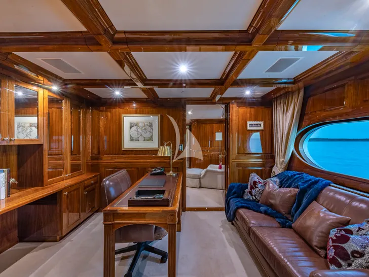 AMORE Christensen 157 - master cabin office lounge AMORE Christensen 157 - master cabin office lounge