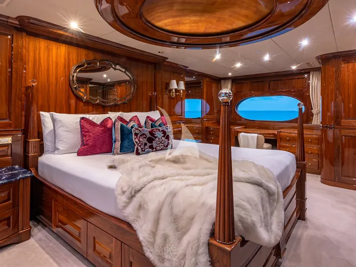 AMORE Christensen 157 - master cabin AMORE Christensen 157 - master cabin