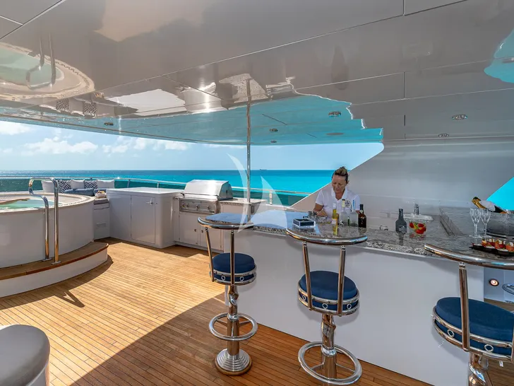 AMORE Christensen 157 - sundeck bar AMORE Christensen 157 - sundeck bar