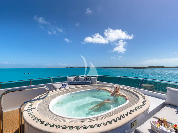 AMORE Christensen 157 - sundeck jacuzzi AMORE Christensen 157 - sundeck jacuzzi