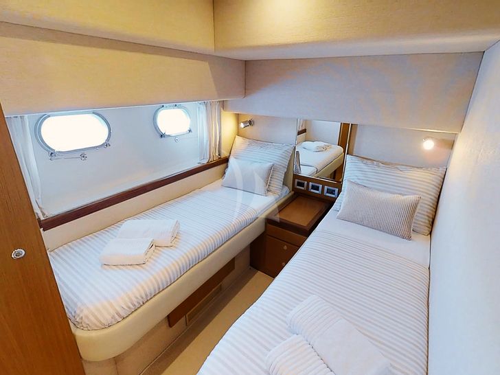 AMY Ferretti 630 - twin cabin AMY Ferretti 630 - twin cabin