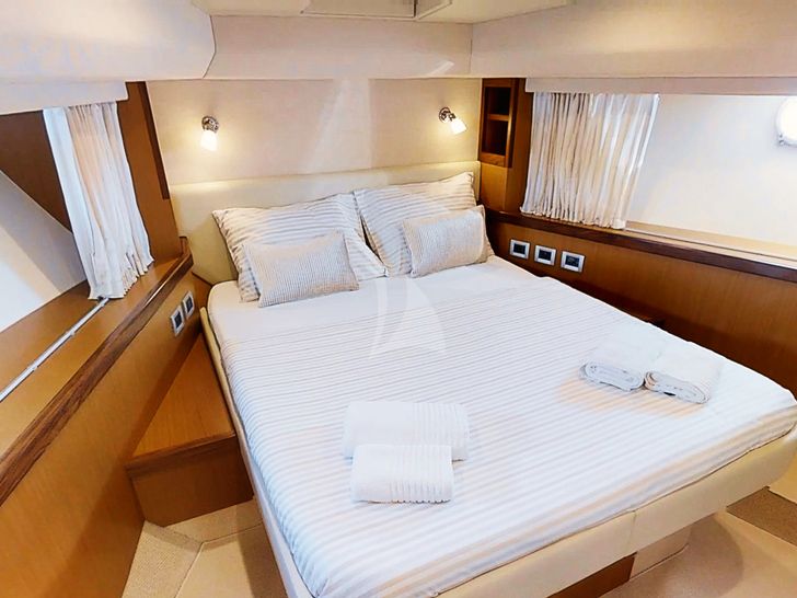 AMY Ferretti 630 - VIP cabin AMY Ferretti 630 - VIP cabin