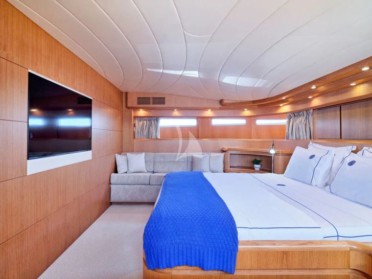 ANASA Maiora 35m - VIP cabin 1 bed and TV ANASA Maiora 35m - VIP cabin 1 bed and TV