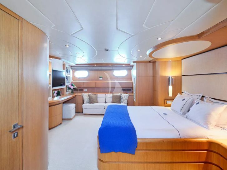 ANASA Maiora 35m - VIP cabin 2 bed and TV ANASA Maiora 35m - VIP cabin 2 bed and TV