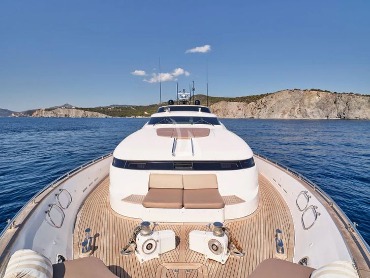 ANASA Maiora 35m - foredeck seating ANASA Maiora 35m - foredeck seating