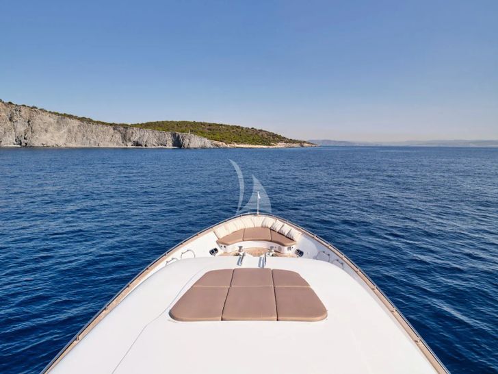 ANASA Maiora 35m - foredeck ANASA Maiora 35m - foredeck
