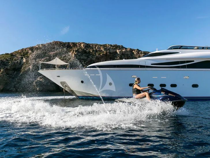 ANASA Maiora 35m - jet skiing ANASA Maiora 35m - jet skiing