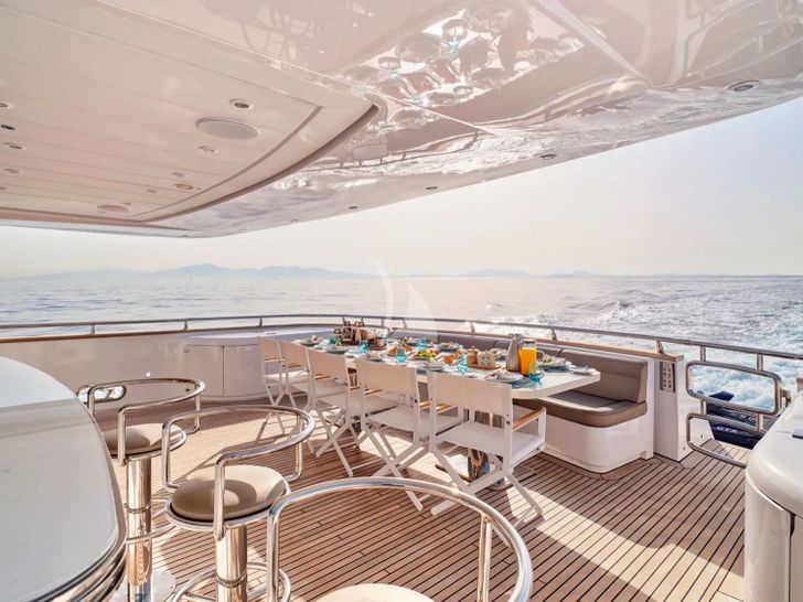 ANASA Maiora 35m - main aft deck and wet bar ANASA Maiora 35m - main aft deck and wet bar