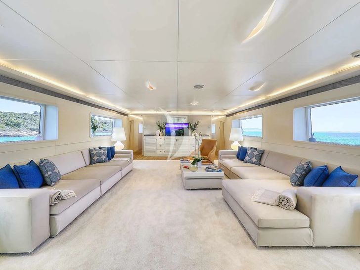 ANAVI Admiral 35 - main saloon ANAVI Admiral 35 - main saloon