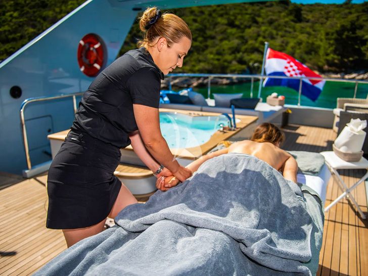 ANAVI Admiral 35 - sun deck massage ANAVI Admiral 35 - sun deck massage