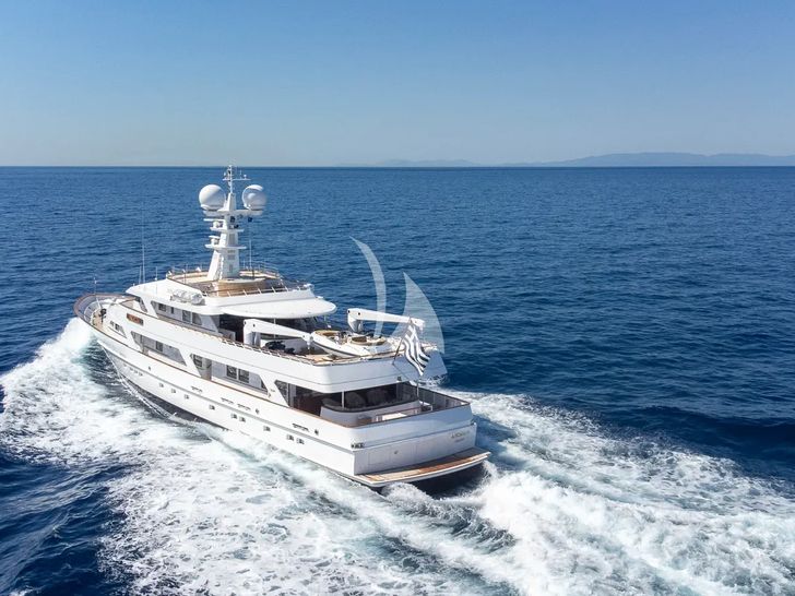 ANCALLIA Feadship 45m - cruising aft view ANCALLIA Feadship 45m - cruising aft view