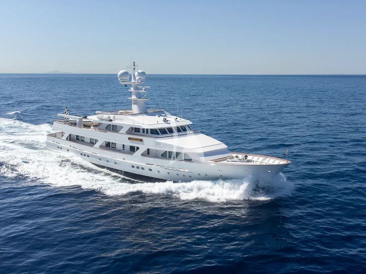 ANCALLIA Feadship 45m - cruising front view ANCALLIA Feadship 45m - cruising front view